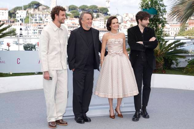 Aubry Dullin, Richard Linklater, Zoey Deutch and Guillaume Marbeck at the photocall for the feature film Nouvelle Vague New Wave at the Festival de Cannes 2025 78 Cannes International Film Festival at the Palais des Festivals Cannes, 18 05 2025 Foto:xD.xBedrosianx xFuturexImagex nouvelle_5504