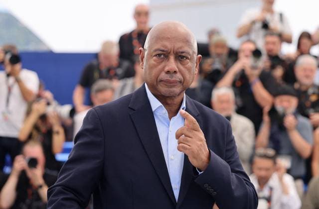 Photocall de Orwell 2 2 5 lors du 78ème Festival International du Film de Cannes Raoul Peck au photocall de Orwell 2 2 5 lors du 78ème Festival International du Film de Cannes, au Palais des Festivals à Cannes, France, le 18 mai 2025 Jacovides Moreau Bestimage Orwell 2 2 5 photocall at the 78th annual Cannes Film Festival at Palais des Festivals in Cannes, France, on May 18, 2025 Cannes France  Copyright: xJACOVIDES-MOREAUx xBESTIMAGExJACOVIDES-MOREAUx xBESTIMAGEx