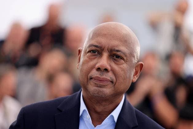 Photocall de Orwell 2 2 5 lors du 78ème Festival International du Film de Cannes Raoul Peck au photocall de Orwell 2 2 5 lors du 78ème Festival International du Film de Cannes, au Palais des Festivals à Cannes, France, le 18 mai 2025 Jacovides Moreau Bestimage Orwell 2 2 5 photocall at the 78th annual Cannes Film Festival at Palais des Festivals in Cannes, France, on May 18, 2025 Cannes France  Copyright: xJACOVIDES-MOREAUx xBESTIMAGExJACOVIDES-MOREAUx xBESTIMAGEx