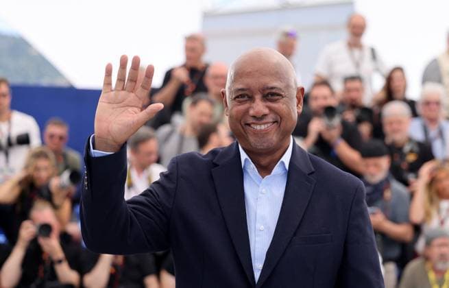 Photocall de Orwell 2 2 5 lors du 78ème Festival International du Film de Cannes Raoul Peck au photocall de Orwell 2 2 5 lors du 78ème Festival International du Film de Cannes, au Palais des Festivals à Cannes, France, le 18 mai 2025 Jacovides Moreau Bestimage Orwell 2 2 5 photocall at the 78th annual Cannes Film Festival at Palais des Festivals in Cannes, France, on May 18, 2025 Cannes France  Copyright: xJACOVIDES-MOREAUx xBESTIMAGExJACOVIDES-MOREAUx xBESTIMAGEx