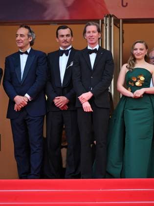 Cannes, France: Cannes, 78th Cannes Film Festival 2025 - evening 6 - Red Carpet of the film The Phoenician Scheme In the photo: Alexandre Desplat, Rupert Friend, Wes Anderson, Mia Threapleton Cannes France  - ZUMAp169 20250518_zea_p169_1961 Copyright: xTerenghi Ipax