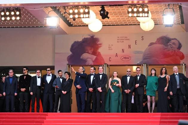 Cannes, 78th Cannes Film Festival 2025 - evening 6 - Red Carpet of the film The Phoenician Scheme Cannes, 78th Cannes Film Festival 2025 - evening 6 - Red Carpet of the film The Phoenician Scheme In the photo: Roman Coppola, Richard Ayoade, Michael Cera, Benicio del Toro, Riz Ahmed, Rachida Dati, Alexandre Desplat, Rupert Friend, Wes Anderson, Mia Threapleton, Jeffrey Wright, Benedict Cumberbatch, Charlotte Gainsbourg, Antonia Desplat, Bill Murray Cannes France Copyright: xIPA ABACAx