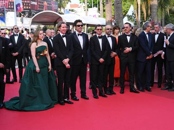 Cannes, 78th Cannes Film Festival 2025 - evening 6 - Red Carpet of the film The Phoenician Scheme In the photo: Mia Threapleton, Wes Anderson, Benicio del Toro, Michael Cera, Jeffrey Wright, Dominique LeMonnier, Benedict Cumberbatch, Alexandre Desplat  Copyright: xTerenghi Ipax xipa-agency.netx xPoolxPhotoxEventsx05x IPA_Agency_IPA57892771