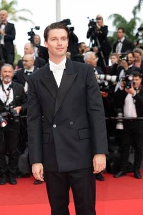 B Montée des marches du film The Phoenician Scheme lors du 78ème Festival International du Film de Cannes Patrick Schwarzenegger Montée des marches du film The Phoenician Scheme lors du 78ème Festival International du Film de Cannes, au Palais des Festivals à Cannes On may 18th 2025 Olivier Borde Bestimage Red carpet for the movie The Phoenician Scheme during the 78th Cannes International Film Festival at the Palais des Festivals in Cannes, France On may 18th 2025 Cannes France  Copyright: xOLIVIERxBORDEx xBESTIMAGExOLIVIERxBORDEx xBESTIMAGEx