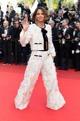 B Montée des marches du film The Phoenician Scheme lors du 78ème Festival International du Film de Cannes Halle Berry Montée des marches du film The Phoenician Scheme lors du 78ème Festival International du Film de Cannes, au Palais des Festivals à Cannes On may 18th 2025 Olivier Borde Bestimage Red carpet for the movie The Phoenician Scheme during the 78th Cannes International Film Festival at the Palais des Festivals in Cannes, France On may 18th 2025 Cannes France  Copyright: xOLIVIERxBORDEx xBESTIMAGExOLIVIERxBORDEx xBESTIMAGEx