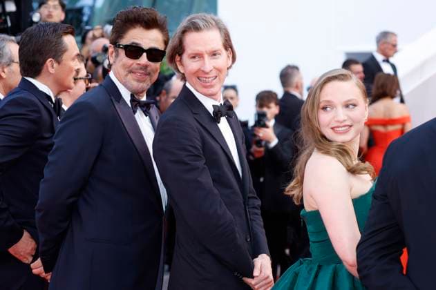 Rupert Friend, Benicio del Toro, Wes Anderson and Mia Threapleton at the premiere of the feature film The Phoenician Scheme The Phoenician Masterstroke at the Festival de Cannes 2025 78 Cannes International Film Festival at the Palais des Festivals Cannes, 18 05 2025 Foto:xD.xBedrosianx xFuturexImagex phoenician_5552