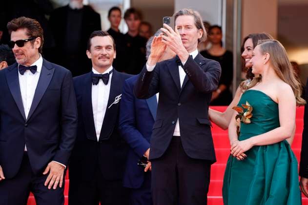 Benicio del Toro, Rupert Friend, Wes Anderson and Mia Threapleton at the premiere of the feature film The Phoenician Scheme The Phoenician Masterstroke at the Festival de Cannes 2025 78 Cannes International Film Festival at the Palais des Festivals Cannes, 18 05 2025 Foto:xD.xBedrosianx xFuturexImagex phoenician_5554