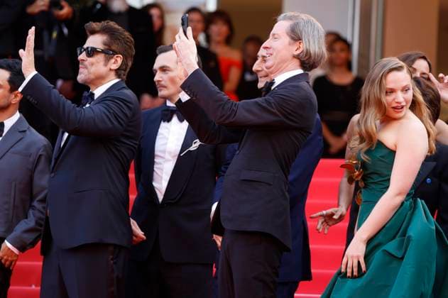 Benicio del Toro, Rupert Friend, Wes Anderson and Mia Threapleton at the premiere of the feature film The Phoenician Scheme The Phoenician Masterstroke at the Festival de Cannes 2025 78 Cannes International Film Festival at the Palais des Festivals Cannes, 18 05 2025 Foto:xD.xBedrosianx xFuturexImagex phoenician_5555