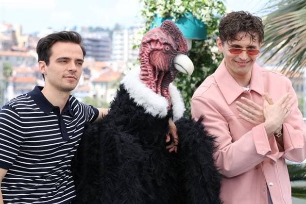 I Love Peru photocall in Cannes Hugo David and RaphaÃ«l Quenard with a condor film mascot during the I Love Peru photocall, 78th Cannes Film Festival, France on 18 May 2025. CAP GOL GOL Cannes CÃ te d Azur France Copyright: xRickxGold CapitalxPicturesx