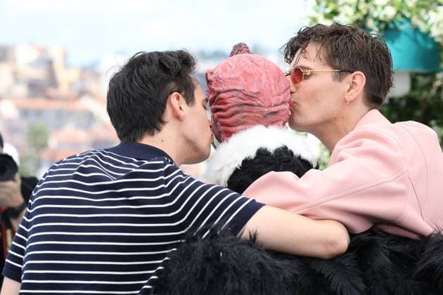 I Love Peru photocall in Cannes Hugo David and RaphaÃ«l Quenard with a condor film mascot during the I Love Peru photocall, 78th Cannes Film Festival, France on 18 May 2025. CAP GOL GOL Cannes CÃ te d Azur France Copyright: xRickxGold CapitalxPicturesx