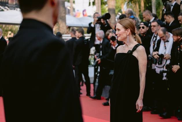 Internationale Filmfestspiele von Cannes, The Phoenician Scheme Premiere 78eme Festival International du Film de Cannes Montée des marches du film The Phoenician Theme 78th International Cannes Film Festival Red carpet for The Phoenician Theme Movie 444610 2025 05 18 Alpes Maritimes Cannes France Moore, Julianne  Copyright: xTerencexBaelenx STAR_444610_117