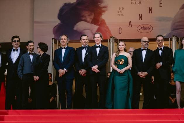 Internationale Filmfestspiele von Cannes, The Phoenician Scheme Premiere 78eme Festival International du Film de Cannes Montée des marches du film The Phoenician Theme 78th International Cannes Film Festival Red carpet for The Phoenician Theme Movie 444610 2025 05 18 Alpes Maritimes Cannes France Winslet Threapleton, Mia Anderson, Wes Del Toro, Benicio Wright, Jeffrey Cera, Michael Cumberbatch, Benedict Friend, Rupert Ayoade, Richard  Copyright: xTerencexBaelenx STAR_444610_212