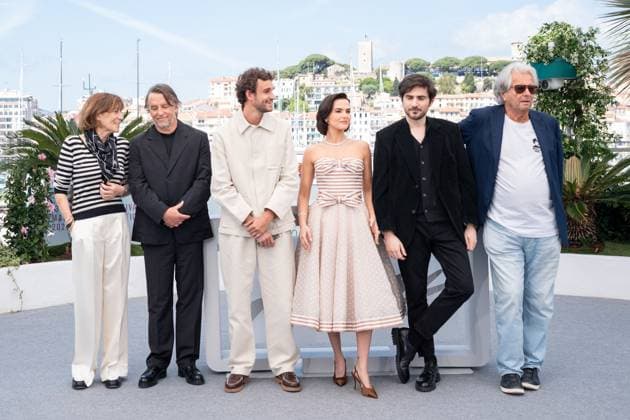 78eme Festival International du Film de Cannes Photocall du film Nouvelle Vague 78th International Cannes Film Festival Photocall with cast of Nouvelle Vague movie 444599 2025 05 18 Cannes France Deutch, Zoey Dullin, Aubry Marbeck, Guillaume Linklater, Richard Halberstadt, Michele Petin, Laurent  Copyright: xEstellexCarlierx xStarfacex STAR_444599_001