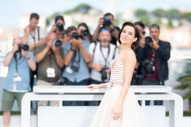 78eme Festival International du Film de Cannes Photocall du film Nouvelle Vague 78th International Cannes Film Festival Photocall with cast of Nouvelle Vague movie 444599 2025 05 18 Cannes France Deutch, Zoey  Copyright: xEstellexCarlierx xStarfacex STAR_444599_007