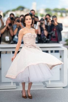 78eme Festival International du Film de Cannes Photocall du film Nouvelle Vague 78th International Cannes Film Festival Photocall with cast of Nouvelle Vague movie 444599 2025 05 18 Cannes France Deutch, Zoey  Copyright: xEstellexCarlierx xStarfacex STAR_444599_008