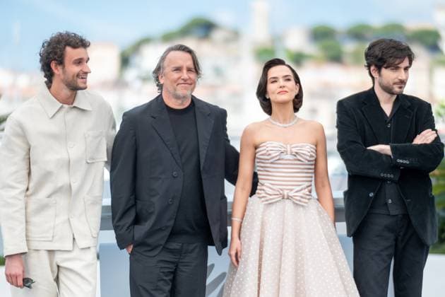 78eme Festival International du Film de Cannes Photocall du film Nouvelle Vague 78th International Cannes Film Festival Photocall with cast of Nouvelle Vague movie 444599 2025 05 18 Cannes France Deutch, Zoey Dullin, Aubry Marbeck, Guillaume Linklater, Richard  Copyright: xEstellexCarlierx xStarfacex STAR_444599_012