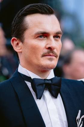 Internationale Filmfestspiele von Cannes, The Phoenician Scheme Premiere 78eme Festival International du Film de Cannes Montée des marches du film The Phoenician Theme 78th International Cannes Film Festival Red carpet for The Phoenician Theme Movie 444610 2025 05 18 Alpes Maritimes Cannes France Friend, Rupert  Copyright: xTerencexBaelenx STAR_444610_155