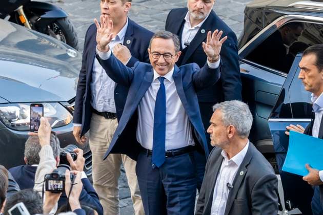 News Themen der Woche KW20 News Bilder des Tages Frankreich, Innenminister Bruno Retailleau zum Parteichef der Republikaner gewählt Paris, France May 18, 2025 - Announcement of the results for the presidency of the Les Republicains party. Bruno Retailleau was elected president of the right-wing party Les Republicains (LR) on Sunday, winning 74.3% of the membership vote against 25.7% for his rival - Bruno Retailleau RETAILLEAU, LR, LES REPUBLICAINS, POLITIQUE, ELECTION, LES REPUBLICAINS, MILITANTS, BAIN DE FOULE  Copyright: xVincentxIsorex