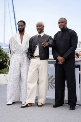 Cannes - My Father s Shadow Photocall Sope Dirisu, Akinola Davies and Wale Davies pose during the My Father s Shadow photocall at the 78th annual Cannes Film Festival at Palais des Festivals on May 18, 2025 in Cannes, France Photo by Shootpix ABACAPRESS.COM Cannes France  Copyright: xShootpix ABACAx