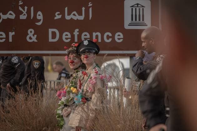 Bilder des Jahres 2025, News 05 Mai News Themen der Woche KW20 Nahostkonflikt, israelische Demonstranten fordern an der Grenze zu Gaza Ende des Militäreinsatzes May 18, 2025, Gaza Border, Gaza Border, Israel: People try to march to the Gaza fence to call for the end of the war as Israeli invasion of Gaza intensifies Gaza Border Israel - ZUMAs319 20250518_znp_s319_061 Copyright: xGabyxSchuetzex