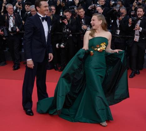The Phoenician Scheme Premiere at 78th Festival de Cannes - Cannes, France CANNES, FRANCE. May 18, 2025: Rupert Friend, Mia Threapleton & Wes Anderson at the premiere for The Phoenician Scheme at the 78th Festival de Cannes. Picture: Paul Smith Featureflash Cannes France  Copyright: xPaulxSmithx xFeatureflashx