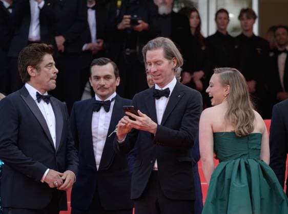 The Phoenician Scheme Premiere at 78th Festival de Cannes - Cannes, France CANNES, FRANCE. May 18, 2025: Benicio Del Toro, Rupert Friend, Wes Anderson & Mia Threapleton at the premiere for The Phoenician Scheme at the 78th Festival de Cannes. Picture: Paul Smith Featureflash Cannes France  Copyright: xPaulxSmithx xFeatureflashx