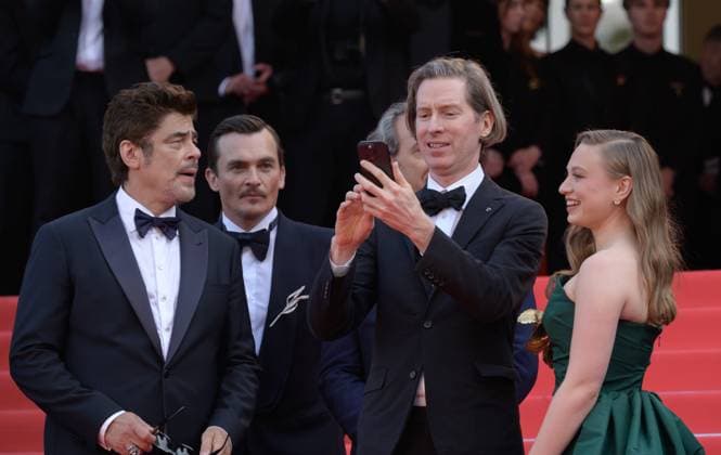 The Phoenician Scheme Premiere at 78th Festival de Cannes - Cannes, France CANNES, FRANCE. May 18, 2025: Benicio Del Toro, Rupert Friend, Wes Anderson & Mia Threapleton at the premiere for The Phoenician Scheme at the 78th Festival de Cannes. Picture: Paul Smith Featureflash Cannes France  Copyright: xPaulxSmithx xFeatureflashx