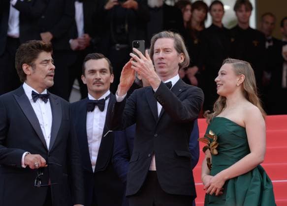 The Phoenician Scheme Premiere at 78th Festival de Cannes - Cannes, France CANNES, FRANCE. May 18, 2025: Benicio Del Toro, Rupert Friend, Wes Anderson & Mia Threapleton at the premiere for The Phoenician Scheme at the 78th Festival de Cannes. Picture: Paul Smith Featureflash Cannes France  Copyright: xPaulxSmithx xFeatureflashx