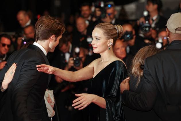 Die My Love red carpet at the 78th Cannes Film Festival in Cannes - 18 May 2025 Robert Pattinson and Jennifer Lawrence attend the Die My Love red carpet during the 78th Cannes Film Festival. The 78th Cannes Film Festival is taking place in Cannes from May 13 to 24, 2025. Cannes France Copyright: xTakimotoxMarinax xSOPAxImagesx 649A9889-b