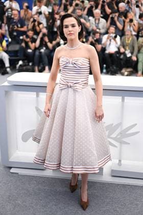 Cannes Nouvelle Vague Photocall AM Zoey Deutch attending the Nouvelle Vague (New Wave) Photocall in Cannes, France on May 18, 2025 as part of the 78th Cannes Film Festival. Photo by Aurore Marechal ABACAPRESS.COM Cannes France  Copyright: xMarechalxAurore ABACAx