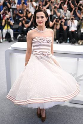 Cannes Nouvelle Vague Photocall AM Zoey Deutch attending the Nouvelle Vague (New Wave) Photocall in Cannes, France on May 18, 2025 as part of the 78th Cannes Film Festival. Photo by Aurore Marechal ABACAPRESS.COM Cannes France  Copyright: xMarechalxAurore ABACAx