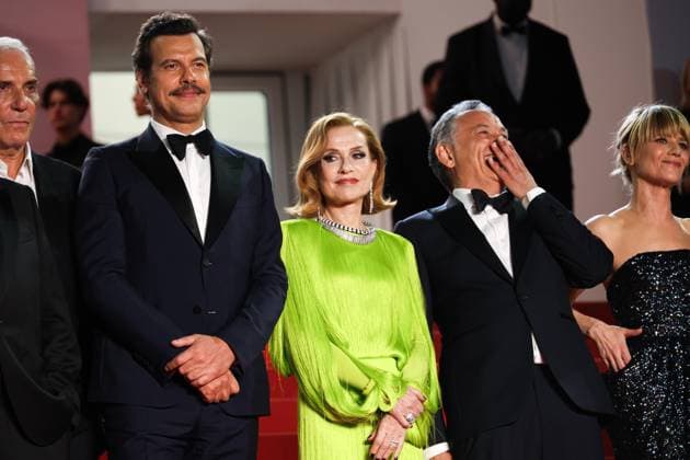 78eme Festival International du Film de Cannes Montée des marches La femme la plus riche du monde 78th International Cannes Film Festival Red carpet for La femme la plus riche du monde movie 444613 2025 05 18 France Huppert, Isabelle Lafitte, Laurent  Copyright: xIvankaxVoisinx xStarfacex STAR_444613_016