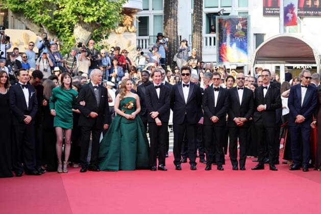 J Montée des marches du film The Phoenician Scheme lors du 78ème Festival International du Film de Cannes Rupert Friend, Charlotte Gainsbourg, Bill Murray, Mia Threapleton, Wes Anderson, Benicio del Toro, Michael Cera, Jeffrey Wright, Benedict Cumberbatch Montée des marches du film The Phoenician Scheme lors du 78ème Festival International du Film de Cannes, au Palais des Festivals à Cannes On may 18th 2025 Jacovides Moreau Bestimage Red carpet for the movie The Phoenician Scheme during the 78th Cannes International Film Festival at the Palais des Festivals in Cannes, France On may 18th 2025 Cannes France Copyright: xJACOVIDES-MOREAUx xBESTIMAGExJACOVIDES-MOREAUx xBESTIMAGEx