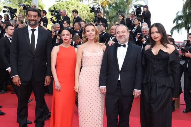 J Montée des marches du film The Phoenician Scheme lors du 78ème Festival International du Film de Cannes Ramzy Bedia, Noée Abita, Elodie Bouchez, Antony Cordier, Aimée Buidine Montée des marches du film The Phoenician Scheme lors du 78ème Festival International du Film de Cannes, au Palais des Festivals à Cannes Le 18 mai 2025 Jacovides Moreau Bestimage Red carpet for the movie The Phoenician Scheme during the 78th Cannes International Film Festival at the Palais des Festivals in Cannes, France On may 18th 2025 Cannes France  Copyright: xJACOVIDES-MOREAUx xBESTIMAGExJACOVIDES-MOREAUx xBESTIMAGEx