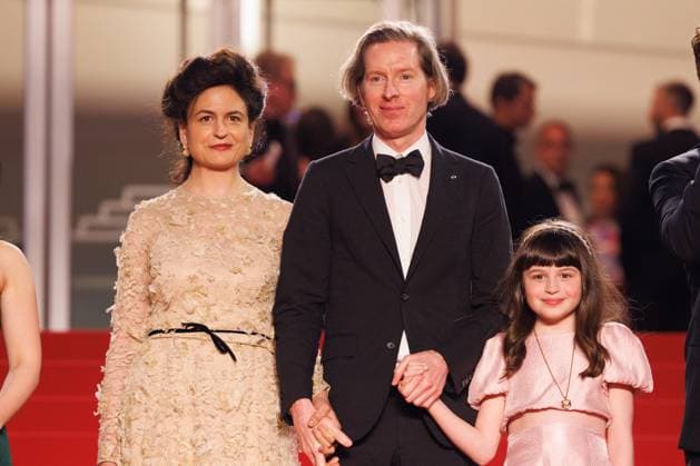 M Descente des marches du film The Phoenician Scheme lors du 78ème Festival International du Film de Cannes Wes Anderson, his wife Juman Malouf and their daughter Freya Descente des marches du film The Phoenician Scheme lors du 78ème Festival International du Film de Cannes, au Palais des Festivals à Cannes On may 18th 2025 Jacovides Moreau Bestimage People leaving the red carpet for the movie The Phoenician Scheme during the 78th Cannes International Film Festival at the Palais des Festivals in Cannes, France On may 18th 2025 Cannes France  Copyright: xJACOVIDES-MOREAUx xBESTIMAGExJACOVIDES-MOREAUx xBESTIMAGEx