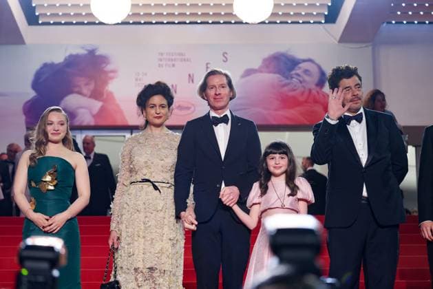 J Descente des marches du film The Phoenician Scheme lors du 78ème Festival International du Film de Cannes Mia Threapleton fille de C Blanchett , Wes Anderson, his wife Juman Malouf and their daughter Freya Anderson, Benicio del Toro Descente des marches du film The Phoenician Scheme lors du 78ème Festival International du Film de Cannes, au Palais des Festivals in Cannes On may 18th 2025 Jacovides Moreau Bestimage People leaving the red carpet for the movie The Phoenician Scheme during the 78th Cannes International Film Festival at the Palais des Festivals in Cannes, France On may 18th 2025 Cannes France  Copyright: xJACOVIDES-MOREAUx xBESTIMAGExJACOVIDES-MOREAUx xBESTIMAGEx