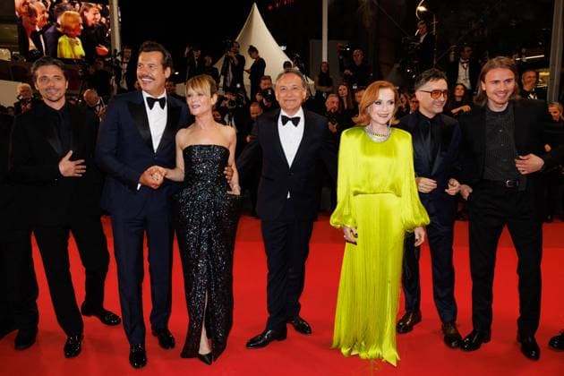 J Montée des marches du film La femme la plus riche du monde lors du 78ème Festival International du Film de Cannes Raphaël Personnaz, Laurent Lafitte, Marina Foïs, Thierry Klifa, Isabelle Huppert, Mathieu Demy, guest Montée des marches du film La femme la plus riche du monde lors du 78ème Festival International du Film de Cannes, au Palais des Festivals à Cannes Le 18 mai 2025 Jacovides Moreau Bestimage Red carpet for the movie The richest woman in the world during the 78th Cannes International Film Festival at the Palais des Festivals in Cannes, France On may 18th 2025 Cannes France  Copyright: xJACOVIDES-MOREAUx xBESTIMAGExJACOVIDES-MOREAUx xBESTIMAGEx