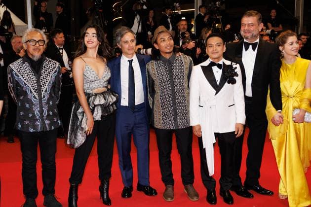 J Montée des marches du film La femme la plus riche du monde lors du 78ème Festival International du Film de Cannes Guest, Gael García Bernal, Lav Diaz, Amado Arjay Babon, guest Montée des marches du film La femme la plus riche du monde lors du 78ème Festival International du Film de Cannes, au Palais des Festivals à Cannes Le 18 mai 2025 Jacovides Moreau Bestimage Red carpet for the movie The richest woman in the world during the 78th Cannes International Film Festival at the Palais des Festivals in Cannes, France On may 18th 2025 Cannes France  Copyright: xJACOVIDES-MOREAUx xBESTIMAGExJACOVIDES-MOREAUx xBESTIMAGEx