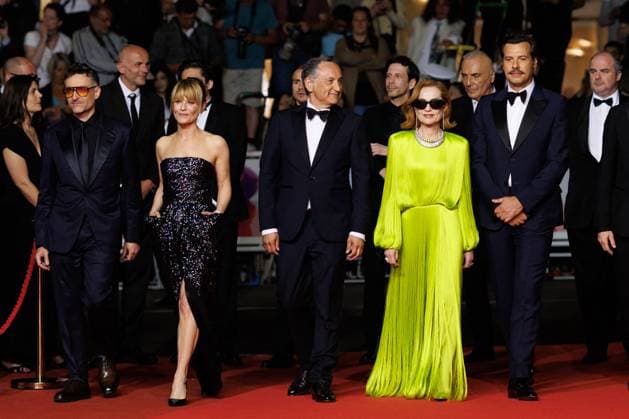 J Montée des marches du film La femme la plus riche du monde lors du 78ème Festival International du Film de Cannes Mathieu Demy, Marina Foïs, Thierry Klifa, Isabelle Huppert, Laurent Lafitte Montée des marches du film La femme la plus riche du monde lors du 78ème Festival International du Film de Cannes, au Palais des Festivals à Cannes Le 18 mai 2025 Jacovides Moreau Bestimage Red carpet for the movie The richest woman in the world during the 78th Cannes International Film Festival at the Palais des Festivals in Cannes, France On may 18th 2025 Cannes France  Copyright: xJACOVIDES-MOREAUx xBESTIMAGExJACOVIDES-MOREAUx xBESTIMAGEx