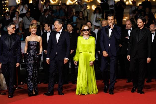 J Montée des marches du film La femme la plus riche du monde lors du 78ème Festival International du Film de Cannes Mathieu Demy, Marina Foïs, Thierry Klifa, Isabelle Huppert, Laurent Lafitte, Raphaël Personnaz Montée des marches du film La femme la plus riche du monde lors du 78ème Festival International du Film de Cannes, au Palais des Festivals à Cannes Le 18 mai 2025 Jacovides Moreau Bestimage Red carpet for the movie The richest woman in the world during the 78th Cannes International Film Festival at the Palais des Festivals in Cannes, France On may 18th 2025 Cannes France  Copyright: xJACOVIDES-MOREAUx xBESTIMAGExJACOVIDES-MOREAUx xBESTIMAGEx