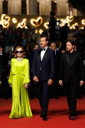 J Montée des marches du film La femme la plus riche du monde lors du 78ème Festival International du Film de Cannes Isabelle Huppert, Laurent Lafitte, Raphaël Personnaz Montée des marches du film La femme la plus riche du monde lors du 78ème Festival International du Film de Cannes, au Palais des Festivals à Cannes Le 18 mai 2025 Jacovides Moreau Bestimage Red carpet for the movie The richest woman in the world during the 78th Cannes International Film Festival at the Palais des Festivals in Cannes, France On may 18th 2025 Cannes France  Copyright: xJACOVIDES-MOREAUx xBESTIMAGExJACOVIDES-MOREAUx xBESTIMAGEx