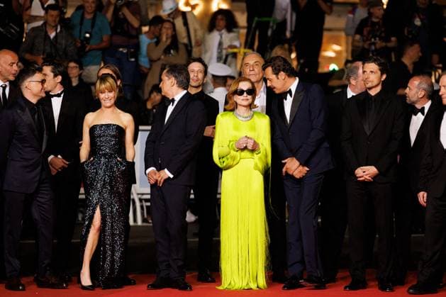 J Montée des marches du film La femme la plus riche du monde lors du 78ème Festival International du Film de Cannes Mathieu Demy, Marina Foïs, Thierry Klifa, Isabelle Huppert, Laurent Lafitte, Raphaël Personnaz Montée des marches du film La femme la plus riche du monde lors du 78ème Festival International du Film de Cannes, au Palais des Festivals à Cannes Le 18 mai 2025 Jacovides Moreau Bestimage Red carpet for the movie The richest woman in the world during the 78th Cannes International Film Festival at the Palais des Festivals in Cannes, France On may 18th 2025 Cannes France  Copyright: xJACOVIDES-MOREAUx xBESTIMAGExJACOVIDES-MOREAUx xBESTIMAGEx
