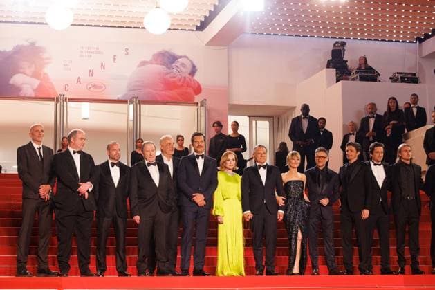 J Montée des marches du film La femme la plus riche du monde lors du 78ème Festival International du Film de Cannes Guest, André Marcon, Laurent Lafitte, Isabelle Huppert, Thierry Klifa, Marina Foïs, Mathieu Demy, Raphaël Personnaz, guest Montée des marches du film La femme la plus riche du monde lors du 78ème Festival International du Film de Cannes, au Palais des Festivals à Cannes Le 18 mai 2025 Jacovides Moreau Bestimage Red carpet for the movie The richest woman in the world during the 78th Cannes International Film Festival at the Palais des Festivals in Cannes, France On may 18th 2025 Cannes France Copyright: xJACOVIDES-MOREAUx xBESTIMAGExJACOVIDES-MOREAUx xBESTIMAGEx