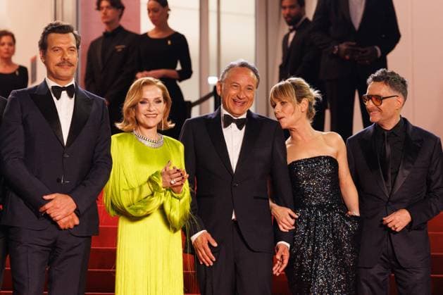 J Montée des marches du film La femme la plus riche du monde lors du 78ème Festival International du Film de Cannes Laurent Lafitte, Isabelle Huppert, Thierry Klifa, Marina Foïs, Mathieu Demy Montée des marches du film La femme la plus riche du monde lors du 78ème Festival International du Film de Cannes, au Palais des Festivals à Cannes Le 18 mai 2025 Jacovides Moreau Bestimage Red carpet for the movie The richest woman in the world during the 78th Cannes International Film Festival at the Palais des Festivals in Cannes, France On may 18th 2025 Cannes France  Copyright: xJACOVIDES-MOREAUx xBESTIMAGExJACOVIDES-MOREAUx xBESTIMAGEx