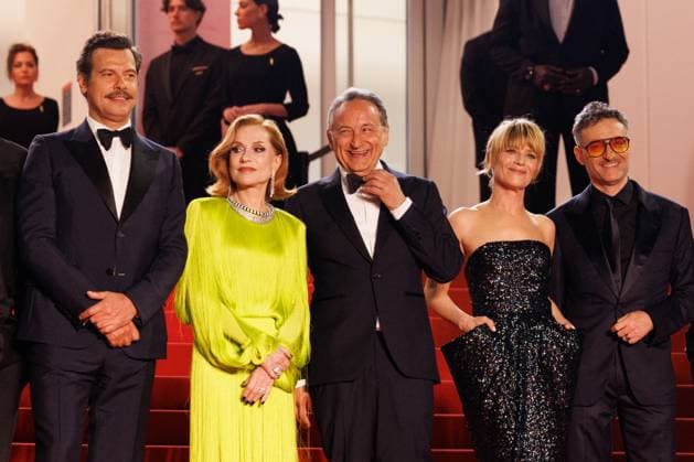 J Montée des marches du film La femme la plus riche du monde lors du 78ème Festival International du Film de Cannes Laurent Lafitte, Isabelle Huppert, Thierry Klifa, Marina Foïs, Mathieu Demy Montée des marches du film La femme la plus riche du monde lors du 78ème Festival International du Film de Cannes, au Palais des Festivals à Cannes Le 18 mai 2025 Jacovides Moreau Bestimage Red carpet for the movie The richest woman in the world during the 78th Cannes International Film Festival at the Palais des Festivals in Cannes, France On may 18th 2025 Cannes France  Copyright: xJACOVIDES-MOREAUx xBESTIMAGExJACOVIDES-MOREAUx xBESTIMAGEx