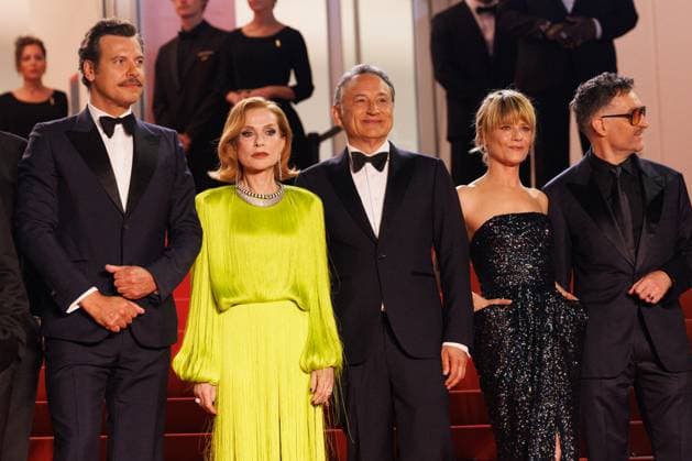 J Montée des marches du film La femme la plus riche du monde lors du 78ème Festival International du Film de Cannes Laurent Lafitte, Isabelle Huppert, Thierry Klifa, Marina Foïs, Mathieu Demy, Raphaël Personnaz Montée des marches du film La femme la plus riche du monde lors du 78ème Festival International du Film de Cannes, au Palais des Festivals à Cannes Le 18 mai 2025 Jacovides Moreau Bestimage Red carpet for the movie The richest woman in the world during the 78th Cannes International Film Festival at the Palais des Festivals in Cannes, France On may 18th 2025 Cannes France  Copyright: xJACOVIDES-MOREAUx xBESTIMAGExJACOVIDES-MOREAUx xBESTIMAGEx
