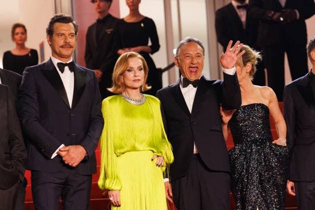 J Montée des marches du film La femme la plus riche du monde lors du 78ème Festival International du Film de Cannes Laurent Lafitte, Isabelle Huppert, Thierry Klifa, Marina Foïs Montée des marches du film La femme la plus riche du monde lors du 78ème Festival International du Film de Cannes, au Palais des Festivals à Cannes Le 18 mai 2025 Jacovides Moreau Bestimage Red carpet for the movie The richest woman in the world during the 78th Cannes International Film Festival at the Palais des Festivals in Cannes, France On may 18th 2025 Cannes France  Copyright: xJACOVIDES-MOREAUx xBESTIMAGExJACOVIDES-MOREAUx xBESTIMAGEx