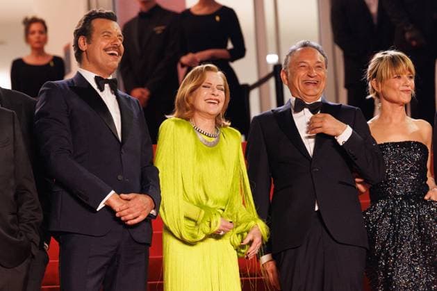 J Montée des marches du film La femme la plus riche du monde lors du 78ème Festival International du Film de Cannes Laurent Lafitte, Isabelle Huppert, Thierry Klifa, Marina Foïs Montée des marches du film La femme la plus riche du monde lors du 78ème Festival International du Film de Cannes, au Palais des Festivals à Cannes Le 18 mai 2025 Jacovides Moreau Bestimage Red carpet for the movie The richest woman in the world during the 78th Cannes International Film Festival at the Palais des Festivals in Cannes, France On may 18th 2025 Cannes France  Copyright: xJACOVIDES-MOREAUx xBESTIMAGExJACOVIDES-MOREAUx xBESTIMAGEx