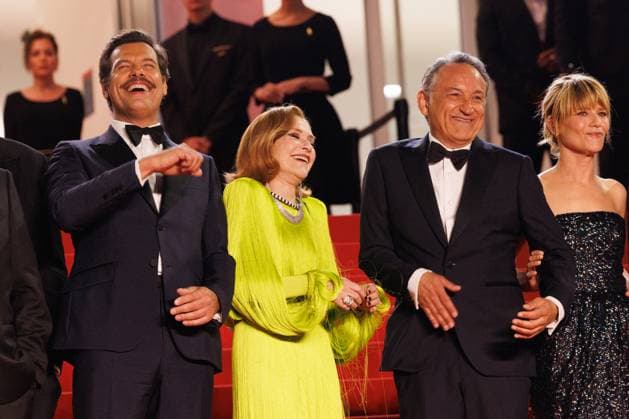 J Montée des marches du film La femme la plus riche du monde lors du 78ème Festival International du Film de Cannes Laurent Lafitte, Isabelle Huppert, Thierry Klifa, Marina Foïs Montée des marches du film La femme la plus riche du monde lors du 78ème Festival International du Film de Cannes, au Palais des Festivals à Cannes Le 18 mai 2025 Jacovides Moreau Bestimage Red carpet for the movie The richest woman in the world during the 78th Cannes International Film Festival at the Palais des Festivals in Cannes, France On may 18th 2025 Cannes France  Copyright: xJACOVIDES-MOREAUx xBESTIMAGExJACOVIDES-MOREAUx xBESTIMAGEx