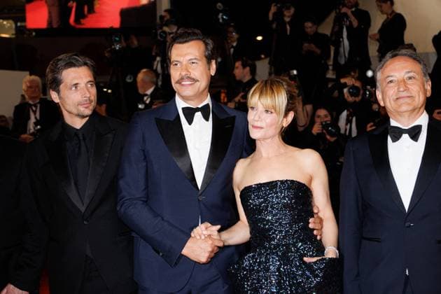 J Montée des marches du film La femme la plus riche du monde lors du 78ème Festival International du Film de Cannes Raphaël Personnaz, Laurent Lafitte, Marina Foïs, Thierry Klifa Montée des marches du film La femme la plus riche du monde lors du 78ème Festival International du Film de Cannes, au Palais des Festivals à Cannes Le 18 mai 2025 Jacovides Moreau Bestimage Red carpet for the movie The richest woman in the world during the 78th Cannes International Film Festival at the Palais des Festivals in Cannes, France On may 18th 2025 Cannes France  Copyright: xJACOVIDES-MOREAUx xBESTIMAGExJACOVIDES-MOREAUx xBESTIMAGEx